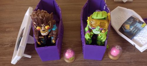 Coffin Crushers - Monster Coffins com Figuras