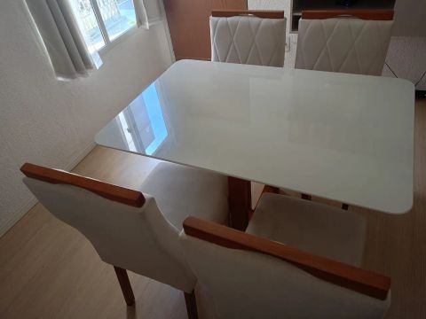 Mesa de Jantar em Vidro - 4Cadeiras