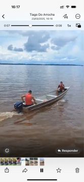Bote com o motor 15 hp Yamaha 