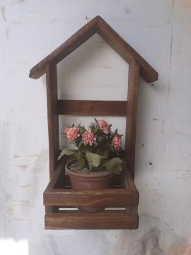 Suporte de Parede para Vaso de Flores - Estilo Casinha