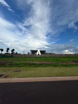 Terreno em condomínio com 395,84m² à venda no Gávea