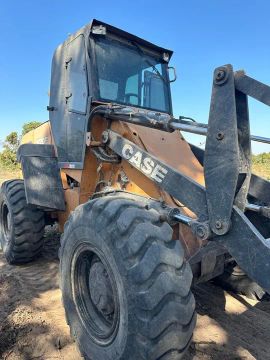 Pá carregadeira case W20F 2018