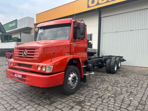 Caminhão mb1620 