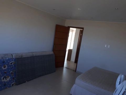 Excelente casa com piscina! Espaço gourmet para o seu churrasco. Só vem! 