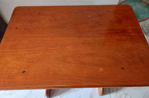 Mesa de madeira maciça