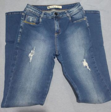 Desapegando de calça jeans feminina, em ótimo estado!  