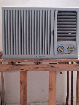 Vende- se este ar-condicionado 