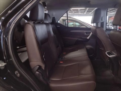 TOYOTA HILUX SW4 2.8 SRX 4X4 7 LUGARES 16V TURBO INTERCOOLER DIESEL 4P AUTOMÁTICO