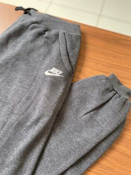 Calça de Moletom Nike Cinza