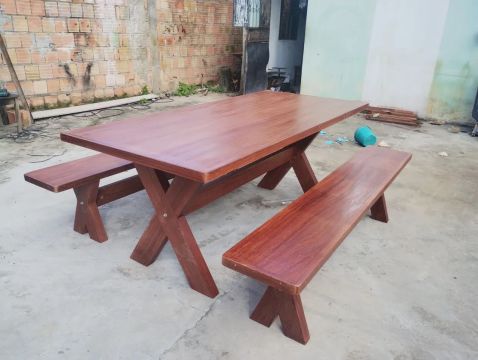Conjunto Mesa e Bancos Madeira Maciça
