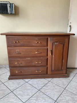 Cômoda em Angelim Pedra.