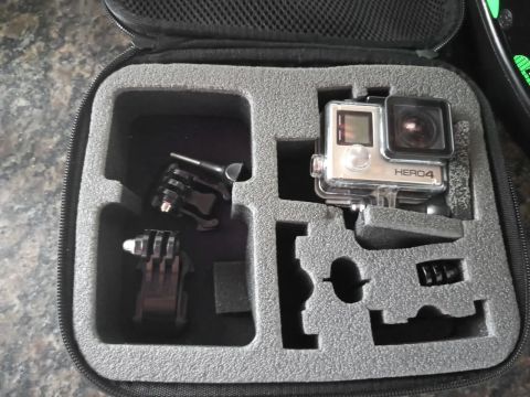 GoPro Hero 4 Silver com Case e Acessórios