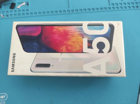Vendo A50 em perfeito estado, acompanha carregador orig. fone e a caixinha dele