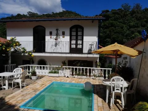 Casa no centro a poucos metros da av. Barão do Rio Branco