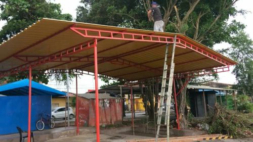 Telhados com estruturas metálicas