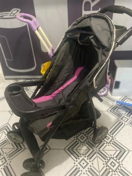 Carrinho de bebê usado por pouco tempo 