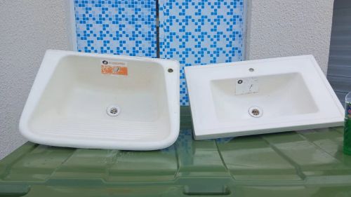 Pia para banheiro e tranquilo