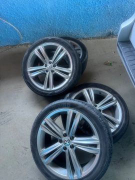 Aro 18 com pneus 225/45
