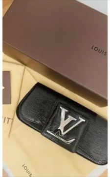 Lindíssima clutch Louis Vuitton usada 3x