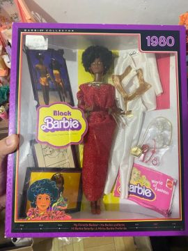 Barbie negra repeoducao collector para decorar