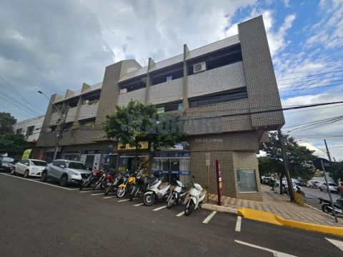 Sala comercial para alugar por R$ 780.00, 35.00 m2 - CENTRO - APUCARANA/PR