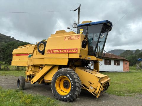 Colheitadeira New Holland 8055