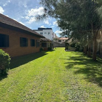 Imóvel com 2.000 m2 em Tramandaí com Piscina e Quiosque - Aproveite! REF: 4300