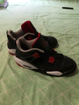 Tênis Jordan 4 Retro Preto e Vermelho