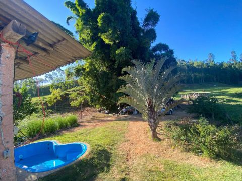 Sítio com Piscina e Área Verde