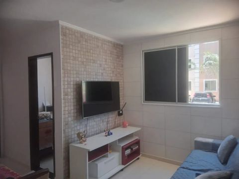 Apartamento Reformado com 2 Quartos em Lauro de Freitas (Caji)