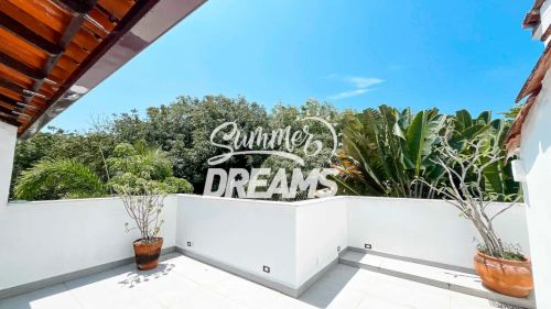 Casa triplex no condomínio Vivendas na Barra da Tijuca: a poucos passos do mar!
