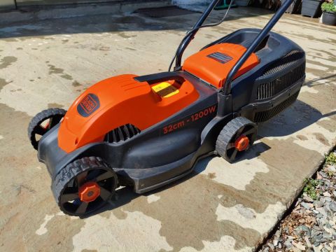 Roçadeira Black+Decker 32cm - 1200W
