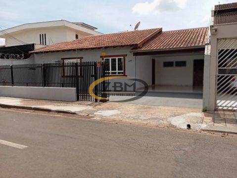 Casa para Locação, Comercial o residencial, 04 Quartos (02 suítes), Piscina, Churrasqueira