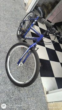Bicicleta aro 26 semi nova com rodas aero 