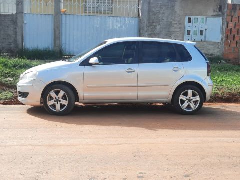 Vende-se Polo 2010 bem conservado 