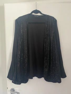 Capa Preta com Lantejoulas Plus Size Shein Curve - Tamanho 4XL