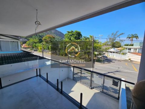 Casa em Itaipu, Niterói: 4 Dormitórios e 3 Suítes por R$1.300.000