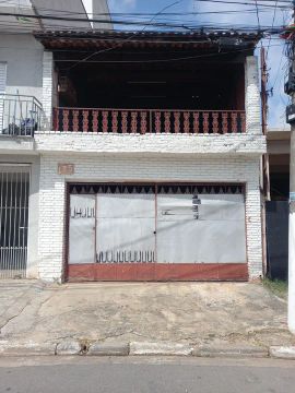 Casa da frente 4 cômodos com garagem coberta em Osasco 