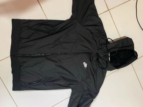 Jaqueta Nike impermeável original tamanho m na etiqueta