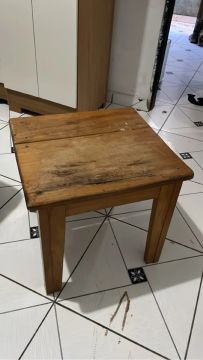 Mesa de madeira antiga