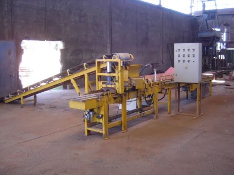 Maquina para fabricação de telhas de concreto