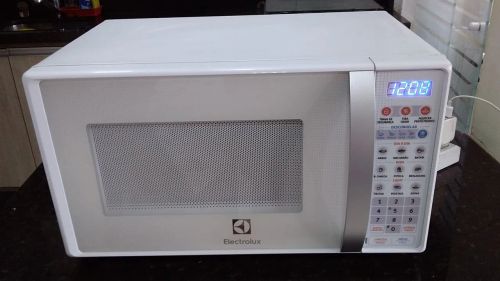 Micro-ondas Electrolux branco 20L