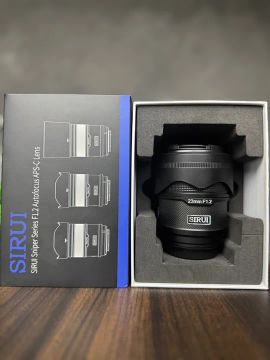 Lente 23mm 1.2 Sirui para mount Sony foco automático