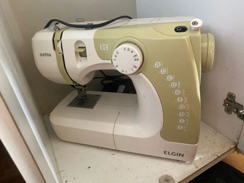 Máquina De Costura Portátil Elgin Supéria Jx 2050 110v
