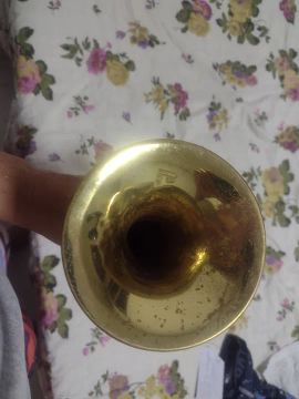 Trompete dourado usado - ótimo estado