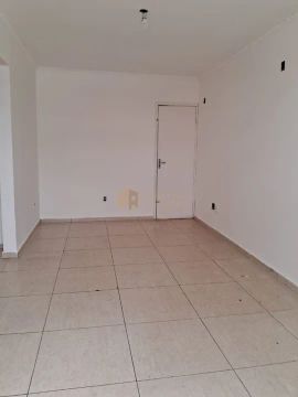 Aluga-se Ponto Comercial com Residência nos Fundos