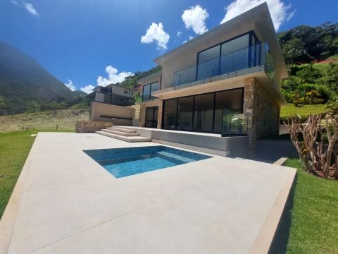 Casa de Alto Padrão em Corrêas