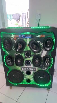 Vendo caixa som plotada Heineken top