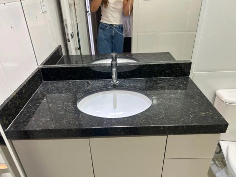 Cuba de banheiro em granito preto
