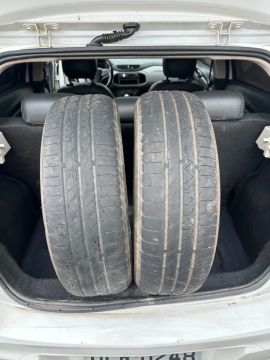 vendo dois pneus aro 185 70 14 